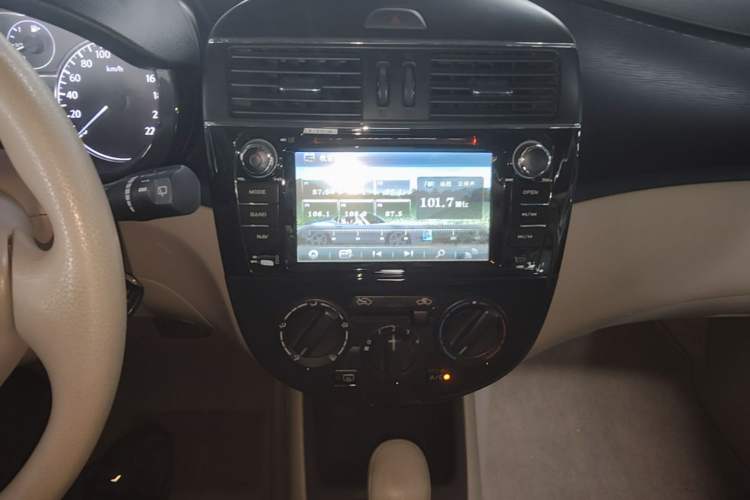 Used Nissan Tiida 2011 1.6L CVT Comfort Model Audio And AC Panel