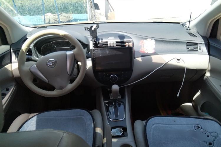 Used Nissan Tiida 2011 1.6L CVT Smart Version Center Console