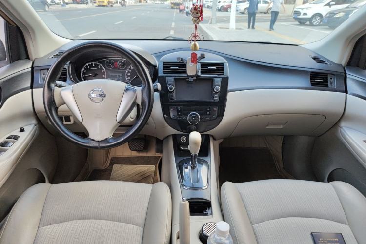 Used Nissan Tiida 2011 1.6L CVT Smart Version Center Console