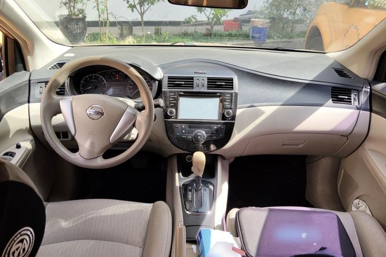 Used Nissan Tiida 2011 1.6L CVT Smart Version Center Console