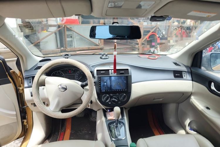 Used Nissan Tiida 2011 1.6L CVT Comfort Model Center Console