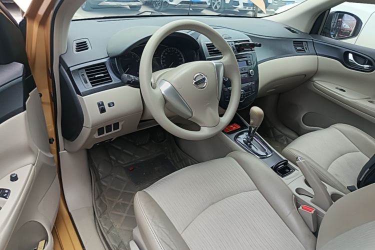 Used Nissan Tiida 2011 1.6L CVT Smart Version Center Console