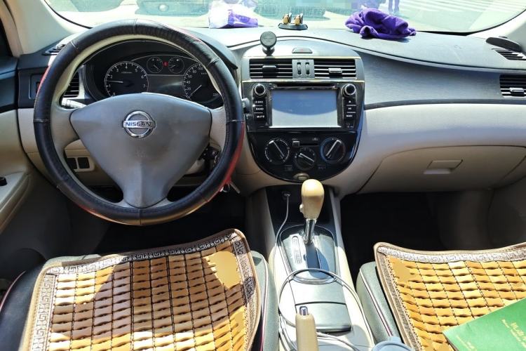 Used Nissan Tiida 2011 1.6L CVT Comfort Model Center Console