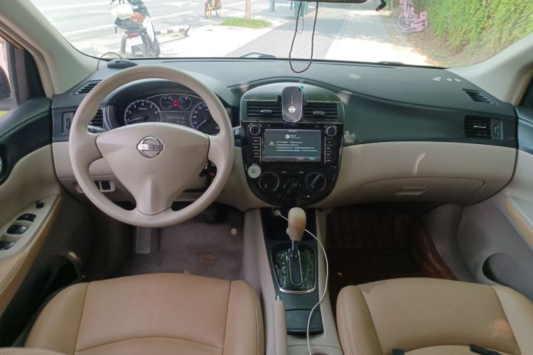 Used Nissan Tiida 2011 1.6L CVT Comfort Model Center Console