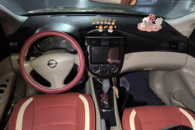 Used Nissan Tiida 2011 1.6L CVT Comfort Model Center Console