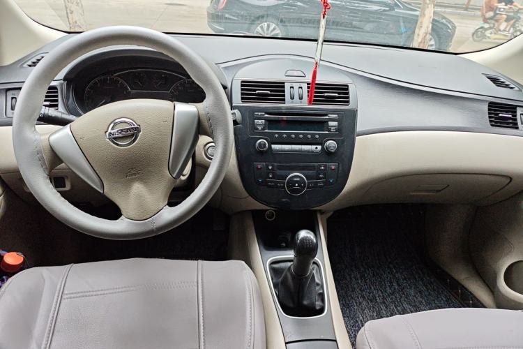 Used Nissan Tiida 2011 1.6L Manual Smart Version Center Console