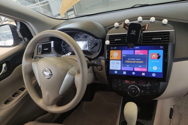 Used Nissan Tiida 2011 1.6L CVT Smart Version Center Console