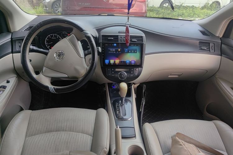 Used Nissan Tiida 2011 1.6L CVT Comfort Model Center Console