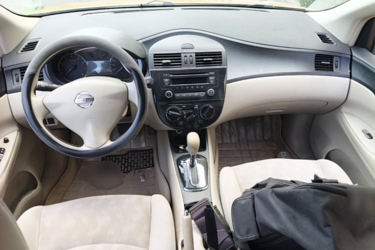 Used Nissan Tiida 2011 1.6L CVT Comfort Model Center Console