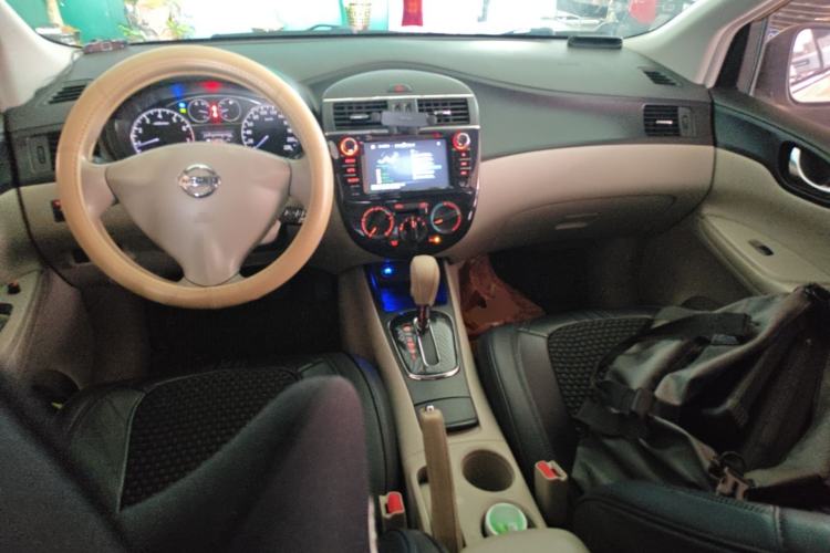 Used Nissan Tiida 2011 1.6L CVT Comfort Model Center Console