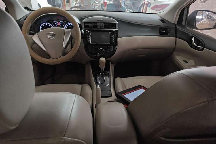 Used Nissan Tiida 2011 1.6L CVT Smart Version Center Console