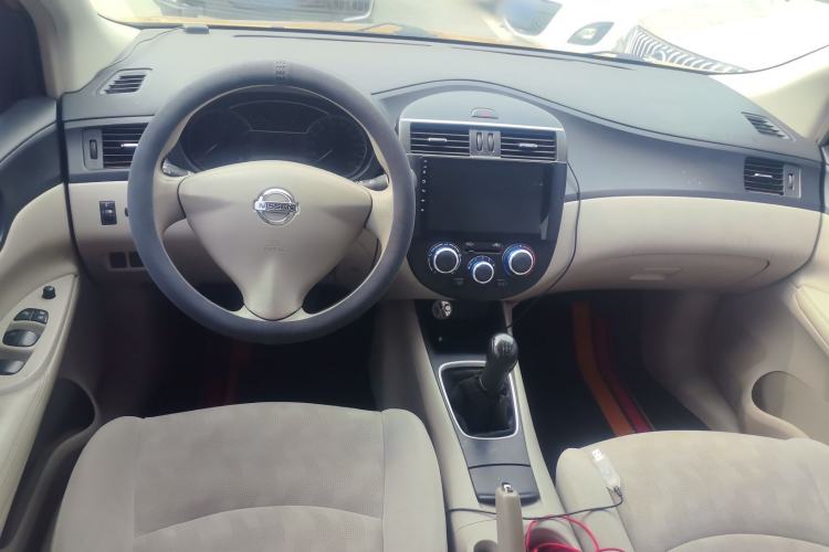 Used Nissan Tiida 2011 1.6L Manual Comfort Edition Center Console