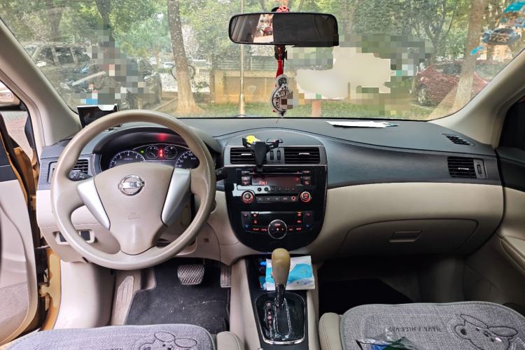 Used Nissan Tiida 2011 1.6L CVT Smart Version Center Console