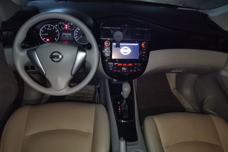 Used Nissan Tiida 2011 1.6L CVT Smart Version Center Console