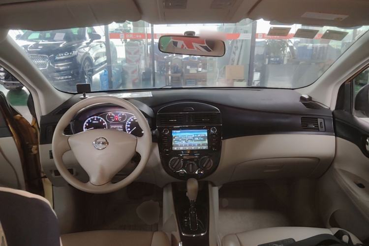 Used Nissan Tiida 2011 1.6L CVT Comfort Model Center Console