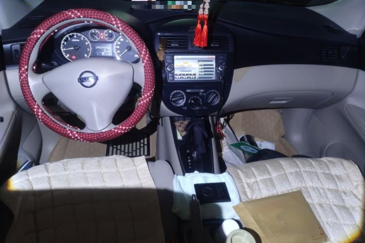 Used Nissan Tiida 2011 1.6L CVT Comfort Model Center Console