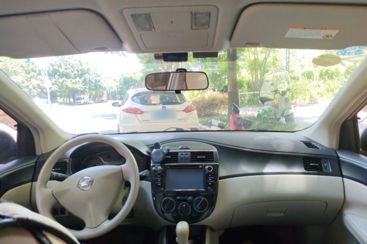 Used Nissan Tiida 2011 1.6L CVT Comfort Model Center Console