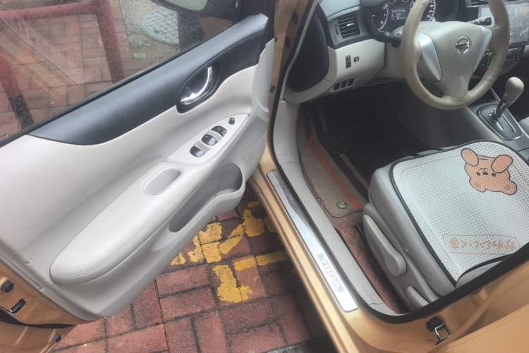 Used Nissan Tiida 2011 1.6L CVT Smart Version Driver Seat