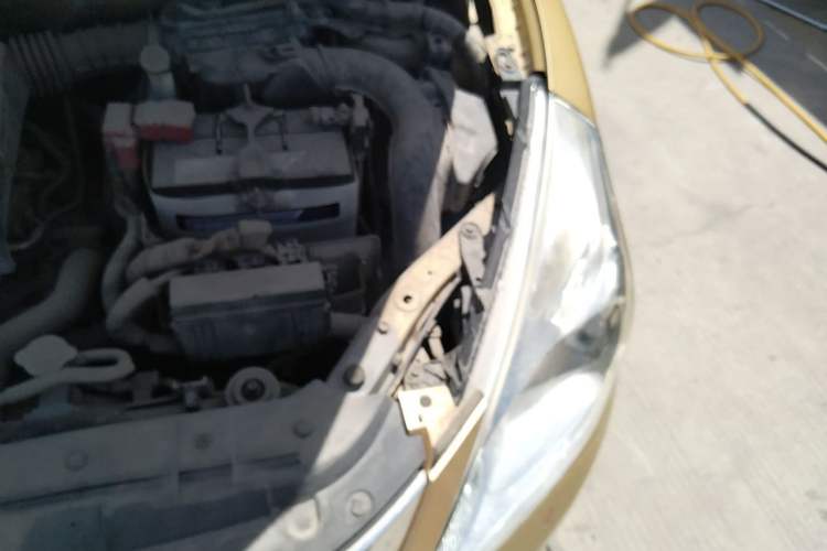 Used Nissan Tiida 2011 1.6L CVT Smart Version Engine Bay Left