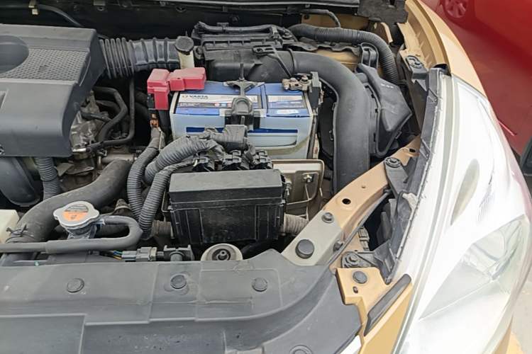Used Nissan Tiida 2011 1.6L CVT Smart Version Engine Bay Left