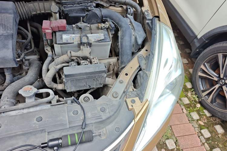 Used Nissan Tiida 2011 1.6L CVT Smart Version Engine Bay Left