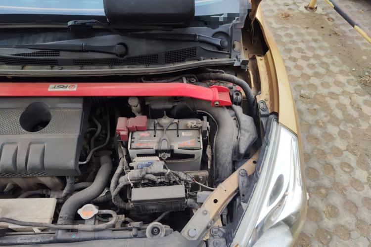 Used Nissan Tiida 2011 1.6L CVT Smart Version Engine Bay Left