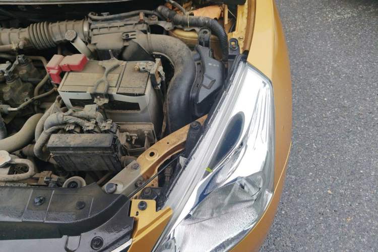 Used Nissan Tiida 2011 1.6L CVT Comfort Model Engine Bay Left