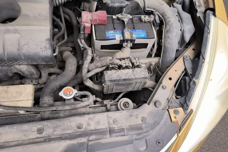 Used Nissan Tiida 2011 1.6L CVT Smart Version Engine Bay Left