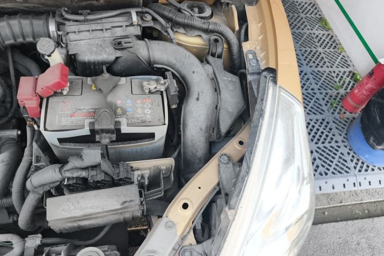 Used Nissan Tiida 2011 1.6L Manual Comfort Edition Engine Bay Left