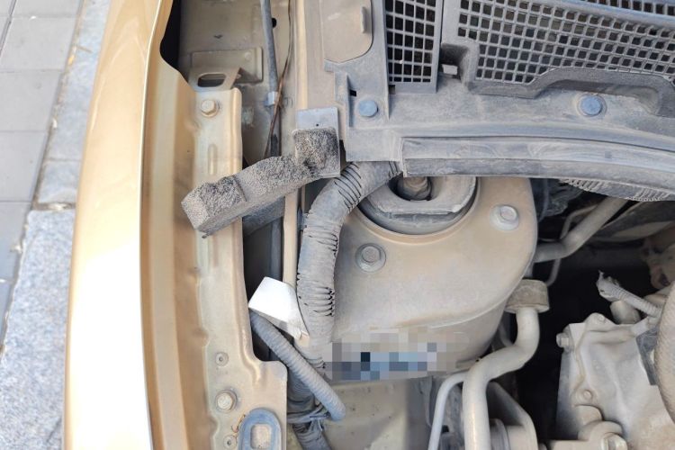 Used Nissan Tiida 2011 1.6L CVT Smart Version Engine Bay Right