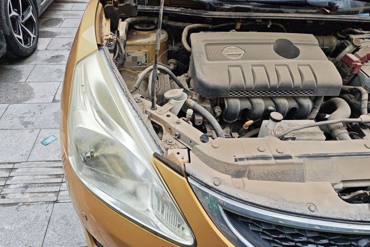 Used Nissan Tiida 2011 1.6L Manual Smart Version Engine Bay Right