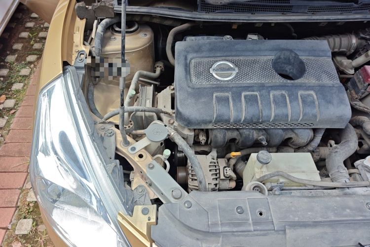 Used Nissan Tiida 2011 1.6L CVT Smart Version Engine Bay Right