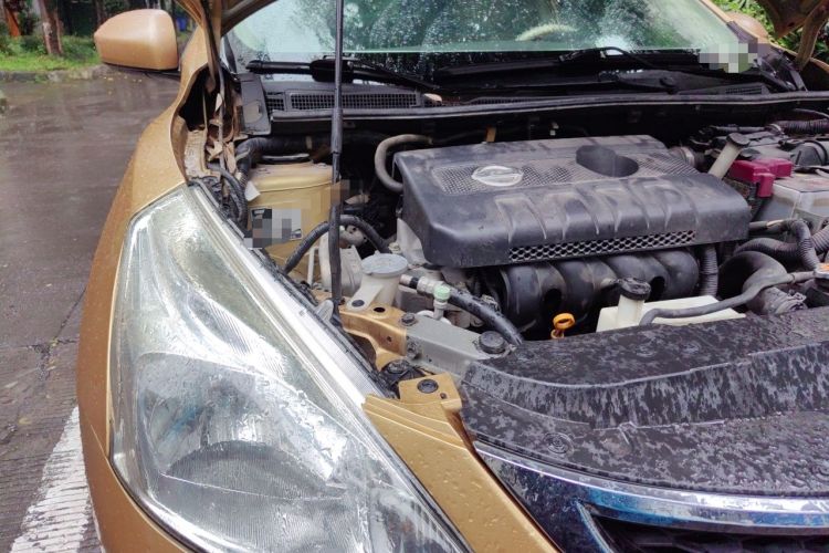 Used Nissan Tiida 2011 1.6L CVT Smart Version Engine Bay Right