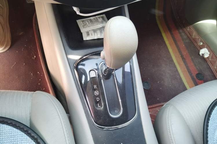 Used Nissan Tiida 2011 1.6L CVT Smart Version Gear Lever