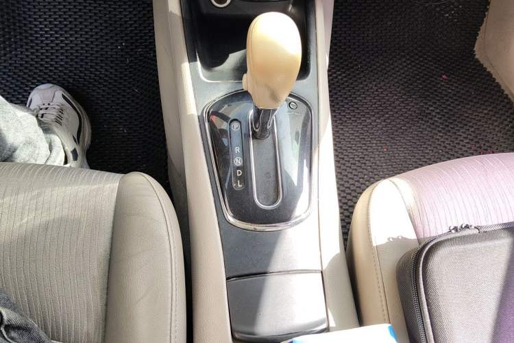 Used Nissan Tiida 2011 1.6L CVT Smart Version Gear Lever