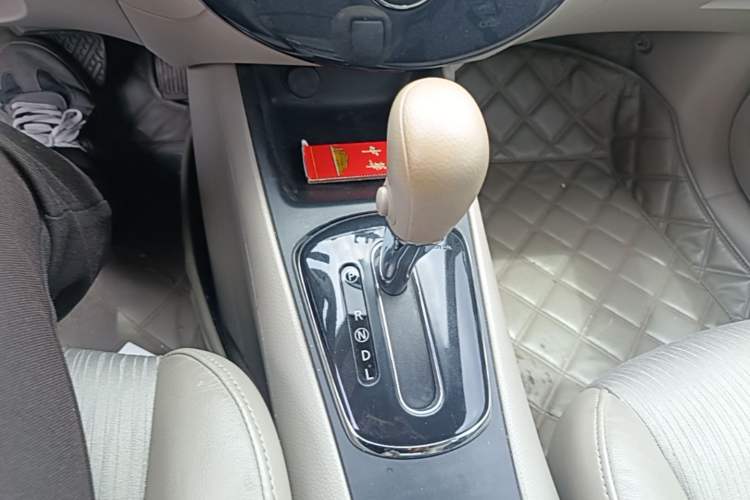 Used Nissan Tiida 2011 1.6L CVT Smart Version Gear Lever
