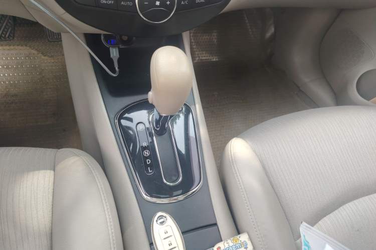 Used Nissan Tiida 2011 1.6L CVT Smart Version Gear Lever