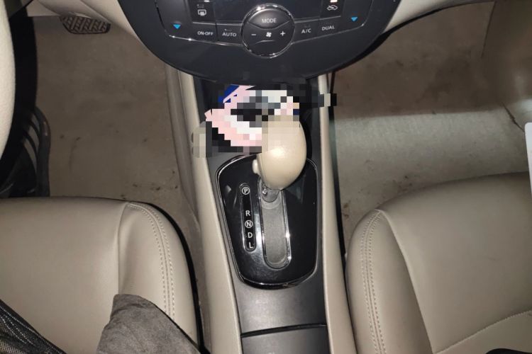 Used Nissan Tiida 2011 1.6L CVT Smart Version Gear Lever