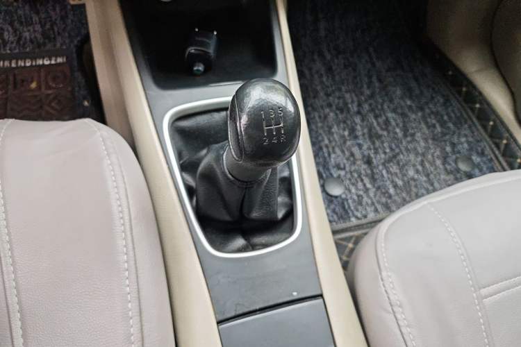 Used Nissan Tiida 2011 1.6L Manual Smart Version Gear Lever