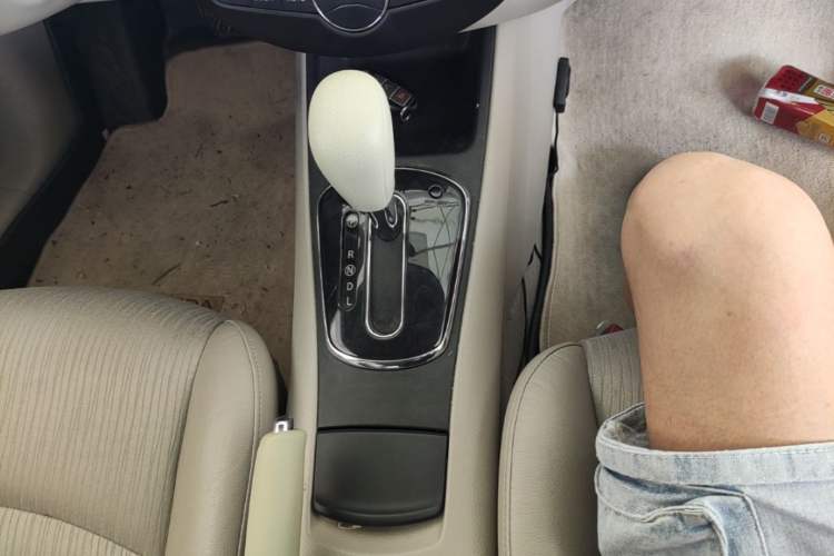 Used Nissan Tiida 2011 1.6L CVT Smart Version Gear Lever