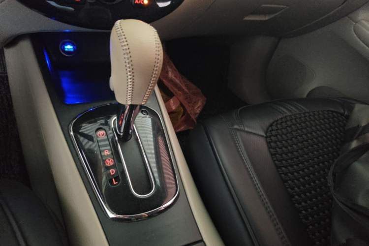 Used Nissan Tiida 2011 1.6L CVT Comfort Model Gear Lever