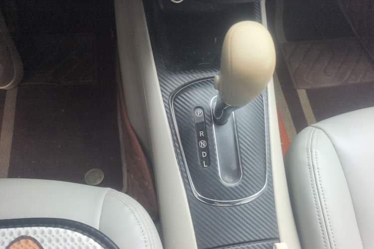 Used Nissan Tiida 2011 1.6L CVT Smart Version Gear Lever