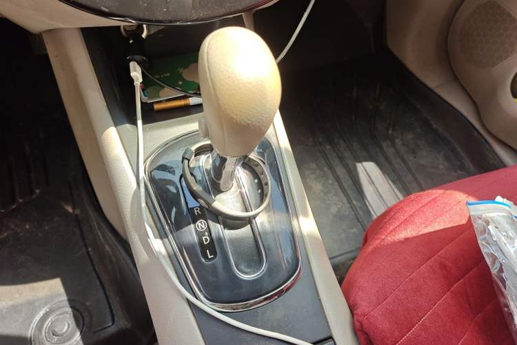 Used Nissan Tiida 2011 1.6L CVT Smart Version Gear Lever