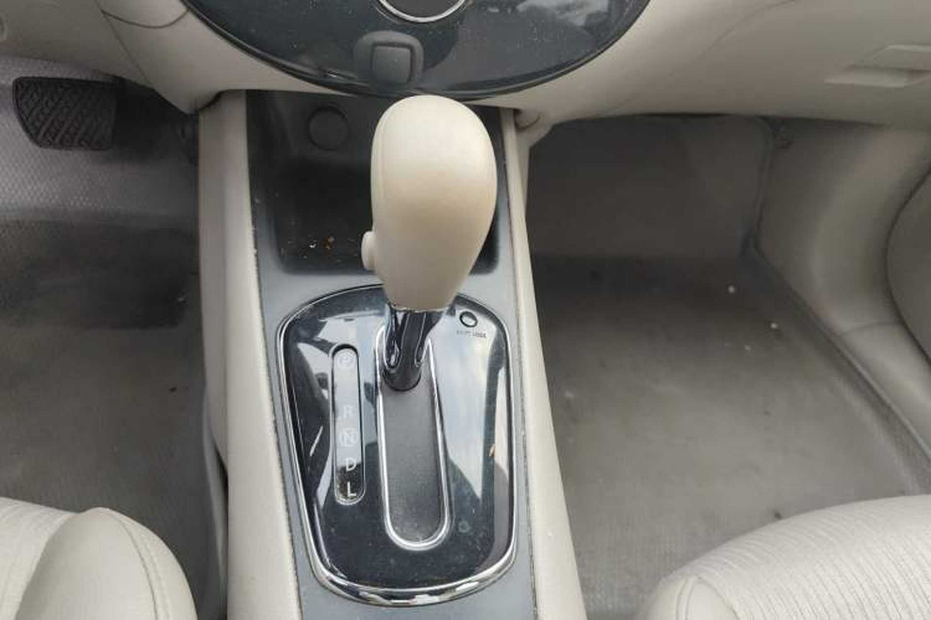 Used Nissan Tiida 2011 1.6L CVT Smart Version Gear Lever