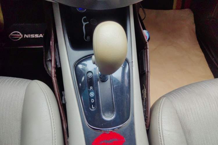 Used Nissan Tiida 2011 1.6L CVT Smart Version Gear Lever
