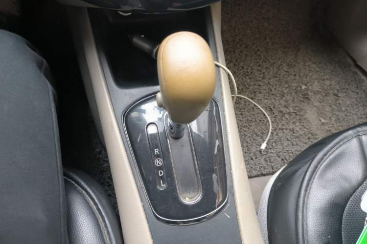 Used Nissan Tiida 2011 1.6L CVT Smart Version Gear Lever