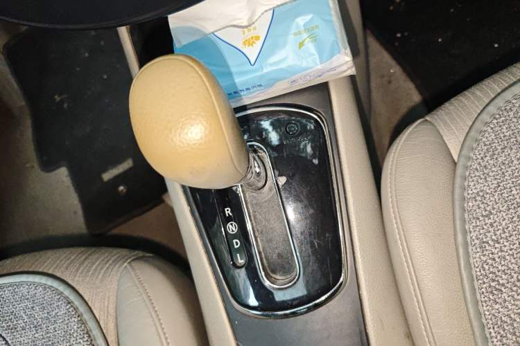 Used Nissan Tiida 2011 1.6L CVT Smart Version Gear Lever