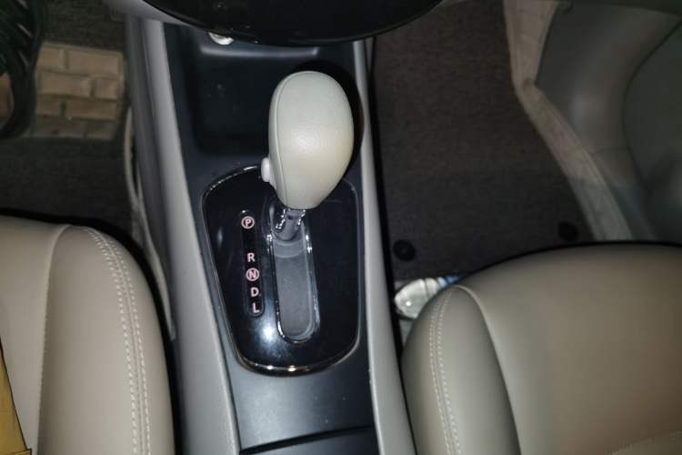 Used Nissan Tiida 2011 1.6L CVT Smart Version Gear Lever