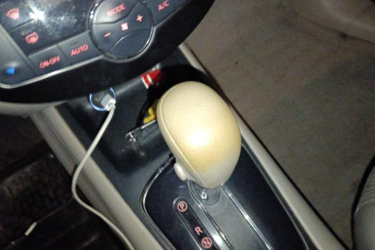Used Nissan Tiida 2011 1.6L CVT Smart Version Gear Lever
