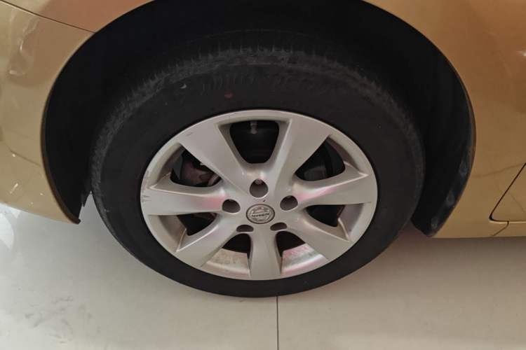 Used Nissan Tiida 2011 1.6L CVT Smart Version Left Front Wheel Hub